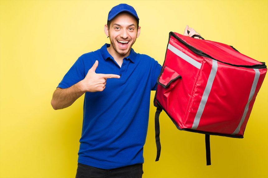 出前館の公式バッグは多機能でおすすめだが指定がないので代用も可能