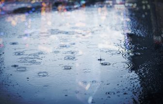 ウーバーイーツの配達は雨の日が稼ぎ時なので注意点と必要アイテムを事前確認
